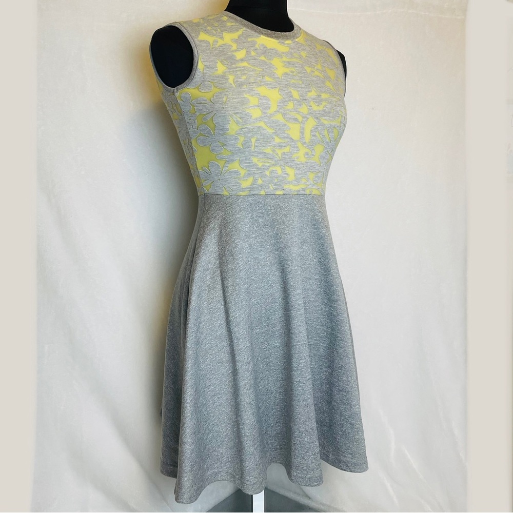 Rio Fit Flare A-Line Wrinkle Resistant Floral Dress Women’s Size Small S